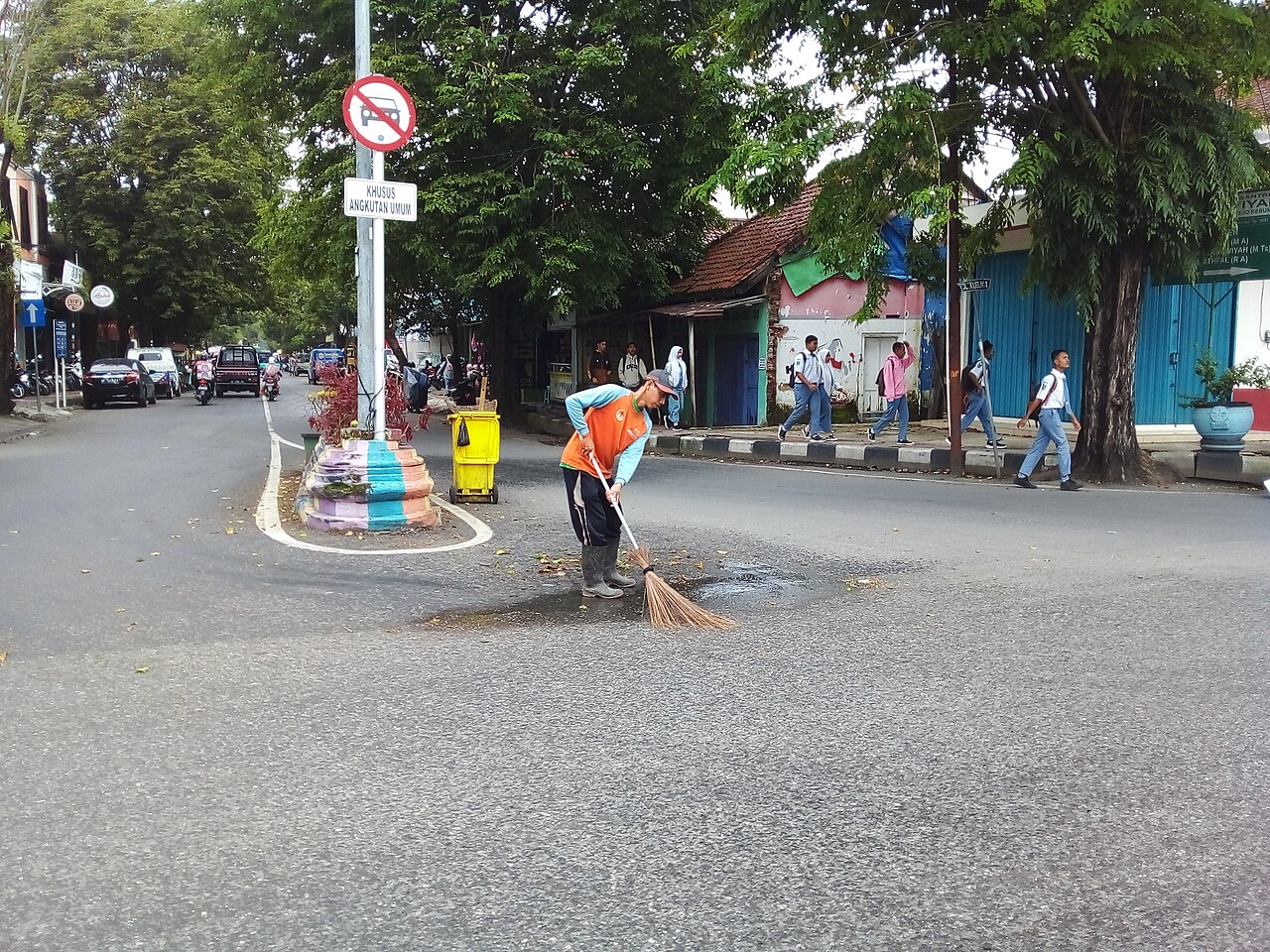 Pengelolaan sampah pasarminggu